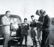 Mauricio González-Gordon, segundo por la derecha, junto con Federico Travé, Ramón Sáez-Royuela, José Antonio Valverde y Francisco Bernis.