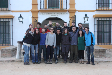 Foto de 'familia' de los doctorandos de la EBD que firman el artículo de Quercus.