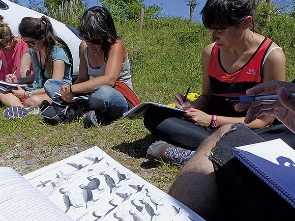 Alumnas de un curso para formar a guías de ecoturismo, impartido por la escuela 'al-Natural', colaboradora de Quercus.