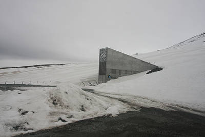 Vista exterior de la Bóveda Global de Semillas, en las islas Svalbard (Noruega). Foto: Miksu / Wikicommons.