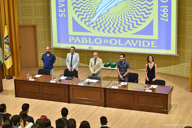 Componentes de la mesa en la ceremonia de fin de carrera de la promoción 2013-2017 de Ciencias Ambientales. De izquierda a derecha: Manuel Díaz, Rafael Serra, Antonio Gallardo, David Gallego e Inmaculada Expósito (Foto Éxito).

