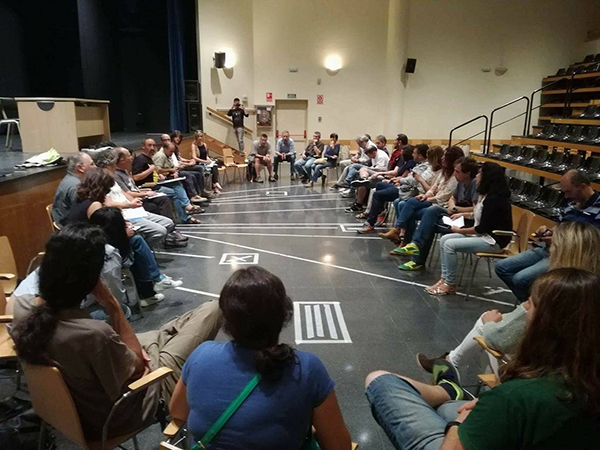 Un momento de la reunión celebrada el pasado 28 de agosto en Avilés (Asturias) en defensa del lobo (foto: Coordinadora Ecoloxista d’Asturies).