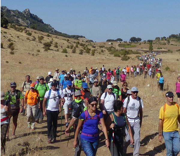 Algunos de los participantes en la marcha en favor de los caminos púbicos de la Sierra de Cádiz. (foto: Ecologistas en Acción Sierra de Cádiz).