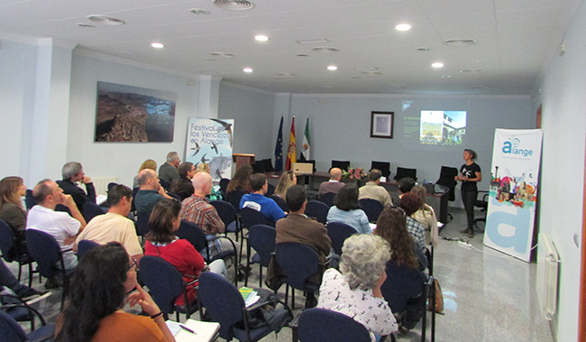 Ponencia de Marina Guerrero sobre la colonia de vencejo común de la Alhambra de Granada (foto: Nicolás Megías).

