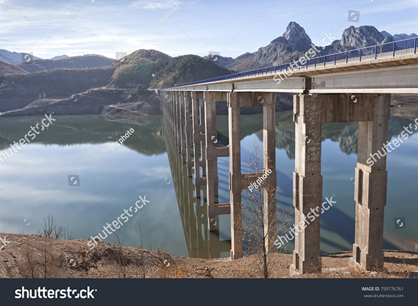 Embalse de Riaño, en el norte de la provincia de León (foto: plg photo / Shutterstock).