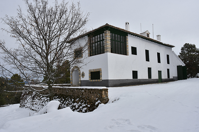 Estación de Campo de Roblehondo, en plena Sierra de Cazorla, tras una nevada en 2018 (foto: Carlos Herrera).

