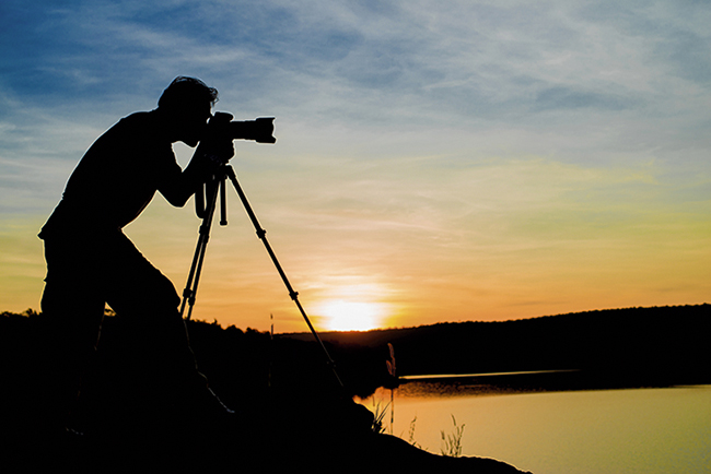 Fotógrafo de la naturaleza en acción (foto: GNT Studio / Shutterstock).