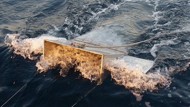 Muestreo de plásticos realizado en el Canal de Menorca (foto: SOCIB).