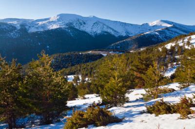 Panorámica de la Cuerda Larga, en la Sierra de Guadarrama (foto: José Ramiro Laguna / Shutterstock).