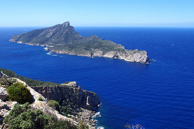La isla de Sa Dragonera vista desde la costa suroccidental de Mallorca (foto: David Alomar).