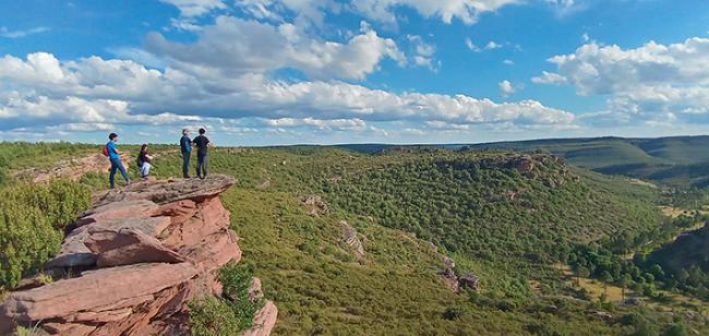 Visita al Parque Natural del Alto Tajo, situado entre las provincias de Guadalajara y Cuenca, con empresarios adheridos a la Carta Europea de Turismo Sostenible (foto: Carlota Martínez).