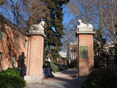 Entrada a la antigua Casa de Fieras del Retiro madrileño tal y como se encuentra hoy (foto: Daniel Gragera Ledesma).