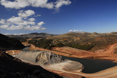 Obras del embalse de Mularroya, en la provincia de Zaragoza (foto: Eduardo Viñuales).