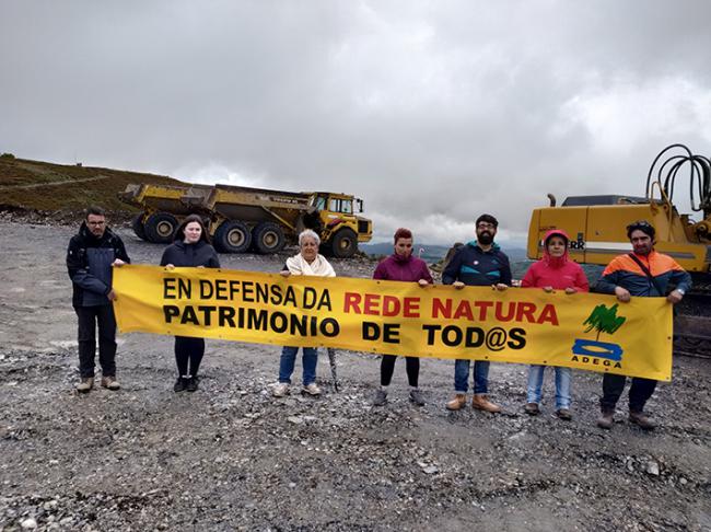 Acción reivindicativa realizada en 2019 junto a las obras del parque eólico de Oribio, en la provincia de Lugo (foto: Adega).