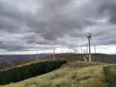 Parque eólico en la Sierra de Pela, entre los términos municipales sorianos de Retortillo de Soria y Montejo de Tiermes (foto: Carlos Javier Durá).