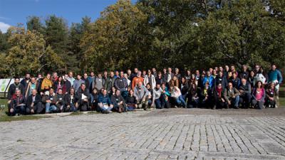 Foto de grupo de los asistentes al primer encuentro de voluntarias y voluntarios de BMS-España, en el Ceneam (Valsaín, Segovia). Foto: Juan Pablo Cancela.