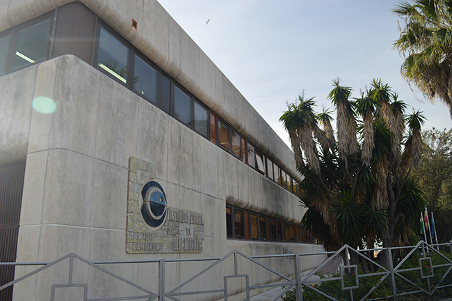 Edificio del Centro Oceanográfico de Málaga, ubicado en el Puerto Pesquero de Fuengirola