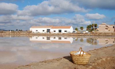 Naves restauradas de las salinas murcianas de Marchamalo, en el Mar Menor (foto: Fundación ANSE).
