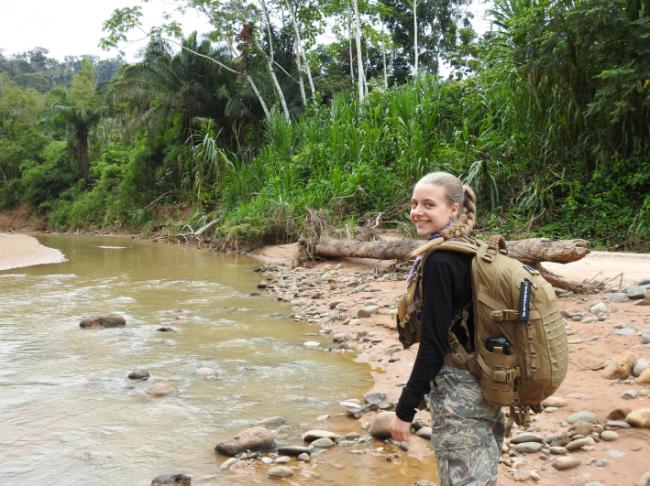 Elvia la Rastreadora en el Parque Nacional Madidi, durante su reciente expedición a la Amazonia boliviana.