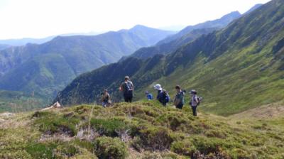 Salida naturalista por la montaña cantábrica, incluida en el programa de actividades de Ecotur.