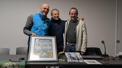 De izquierda a derecha: Diego Bayona, presidente de la Asociación Amigos de Gallocanta (AAG); Rafael Serra, director de “Quercus”; y Javier Mañas, alcalde de Gallocanta (foto: Jan Voinea / AAG).