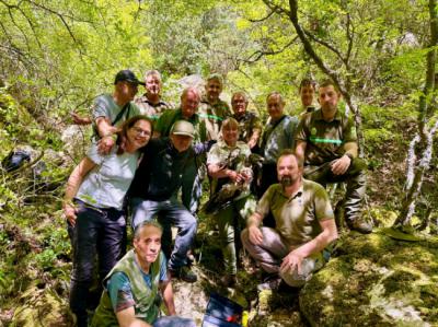 Participantes en el marcaje del pollo de quebrantahuesos nacido en el Moncayo soriano (foto: FCQ).