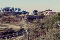 Segundas residencias en suelo no urbanizable protegido del entorno de la sierra de Andújar (Jaén), en zona de dispersión de lince (foto: Bernabé López).